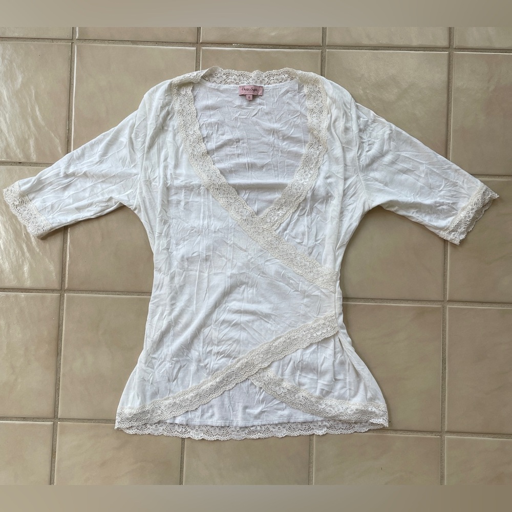 NWOT Phase Eight - White crinkle faux wrap top with lace trim - US Size 4